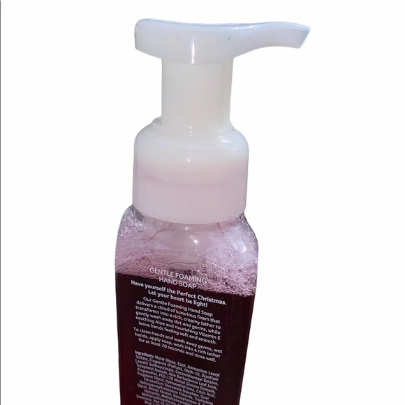 BATH & BODY WORKS Tis the Season foaming hand soap - Picture 2 of 3